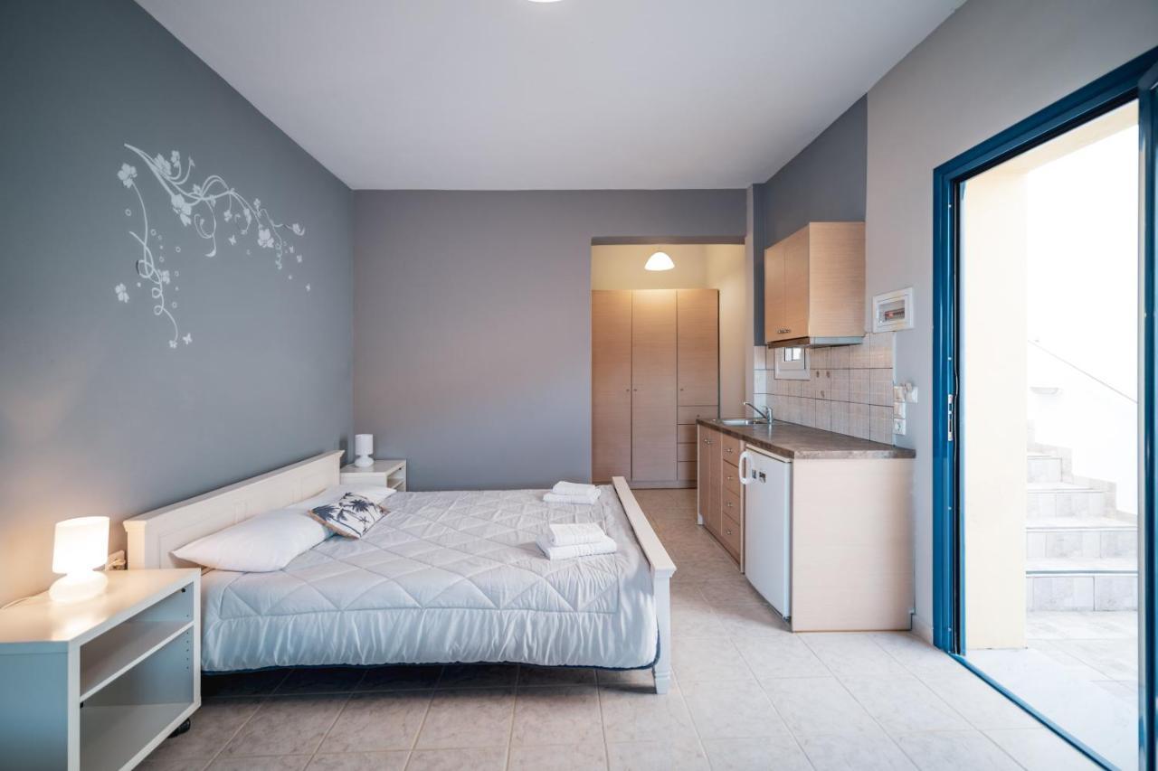 Philyra Appartments Agia Pelagia  Exteriör bild